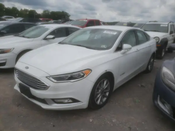 3FA6P0LU8HR410082 2017 FORD FUSION - Image 1