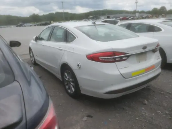 3FA6P0LU8HR410082 2017 FORD FUSION - Image 2