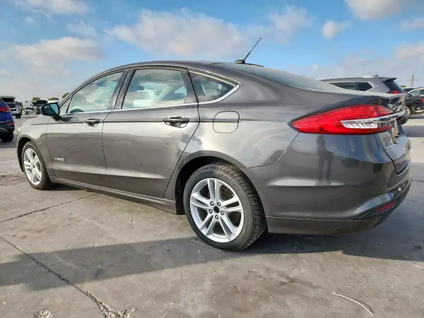 3FA6P0LU8JR123976 2018 FORD FUSION - Image 2