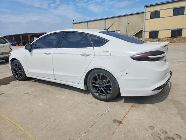 3FA6P0LU8JR137618 2018 FORD FUSION - Image 2