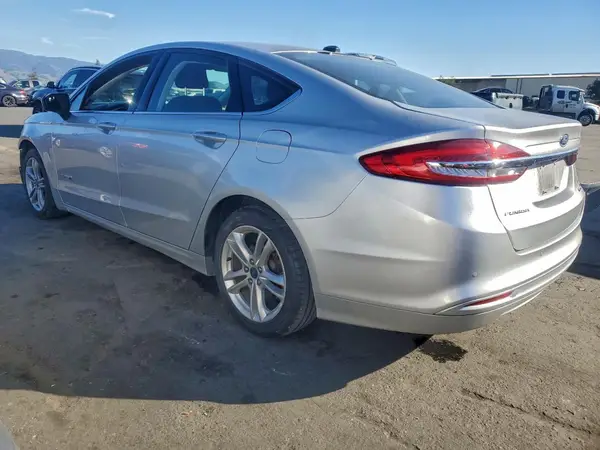 3FA6P0LU8JR257144 2018 FORD FUSION - Image 2