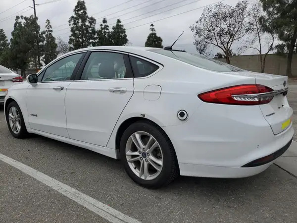 3FA6P0LU8JR278639 2018 FORD FUSION - Image 2