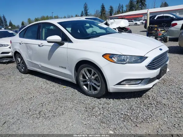 3FA6P0LU9HR223725 2017 FORD FUSION - Image 1
