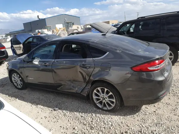3FA6P0LU9HR247815 2017 FORD FUSION - Image 2