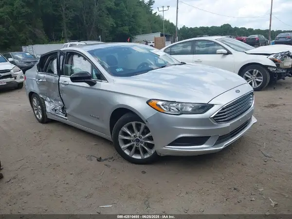 3FA6P0LU9HR315692 2017 FORD FUSION - Image 1