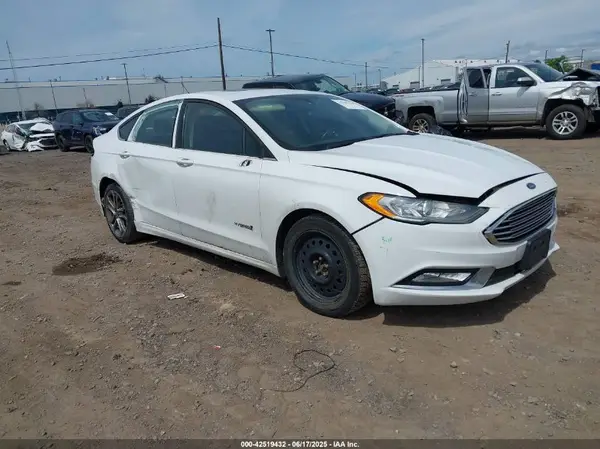 3FA6P0LU9HR374435 2017 FORD FUSION - Image 1
