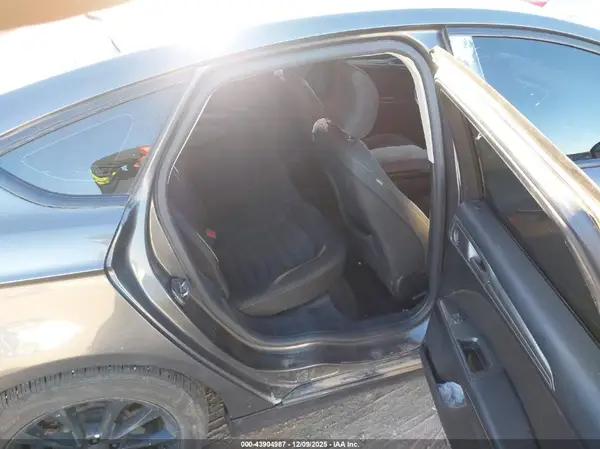 3FA6P0LU9HR384981 2017 FORD FUSION - Image 8