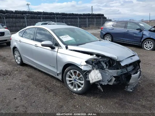 3FA6P0LU9KR104886 2019 FORD FUSION - Image 1
