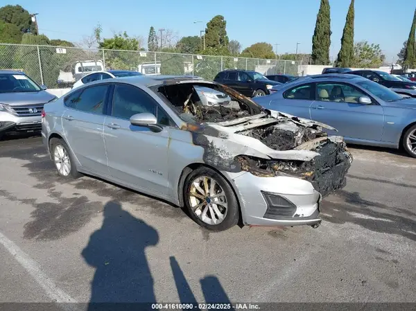 3FA6P0LU9KR261608 2019 FORD FUSION - Image 1