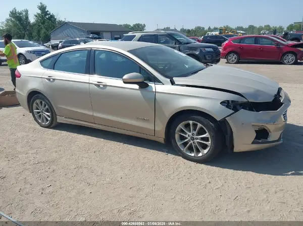 3FA6P0LU9KR276240 2019 FORD FUSION - Image 1