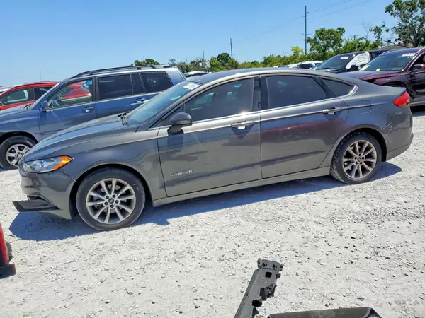 3FA6P0LUXHR245510 2017 FORD FUSION - Image 1