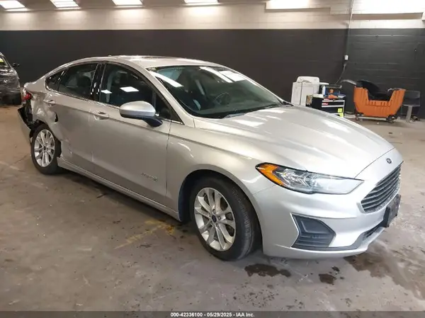 3FA6P0LUXKR111037 2019 FORD FUSION - Image 1