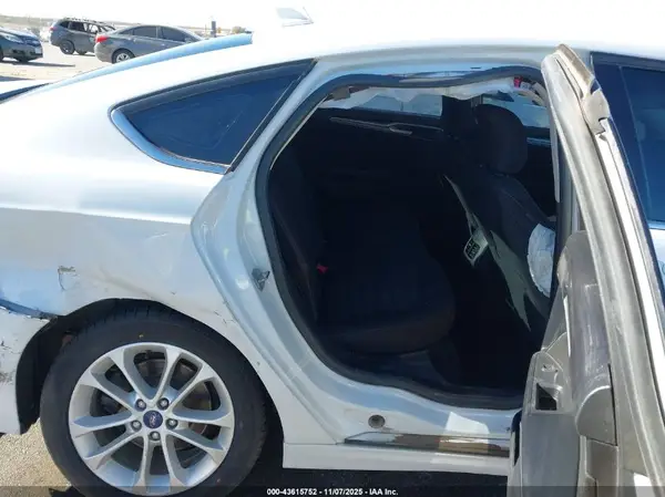 3FA6P0LUXKR121339 2019 FORD FUSION - Image 8