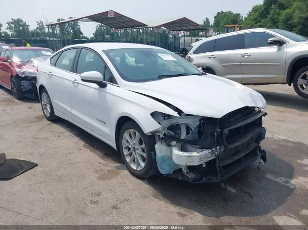 3FA6P0LUXKR124693 2019 FORD FUSION - Image 1