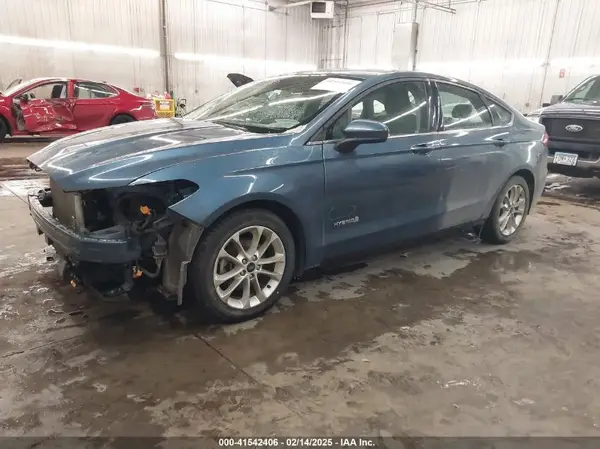 3FA6P0LUXKR137766 2019 FORD FUSION - Image 2