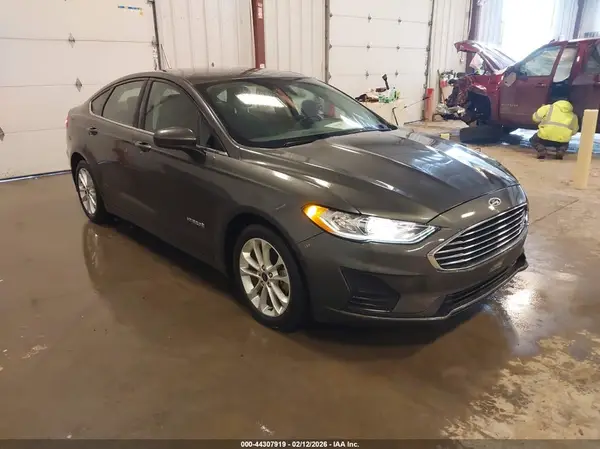 3FA6P0LUXKR276764 2019 FORD FUSION - Image 1