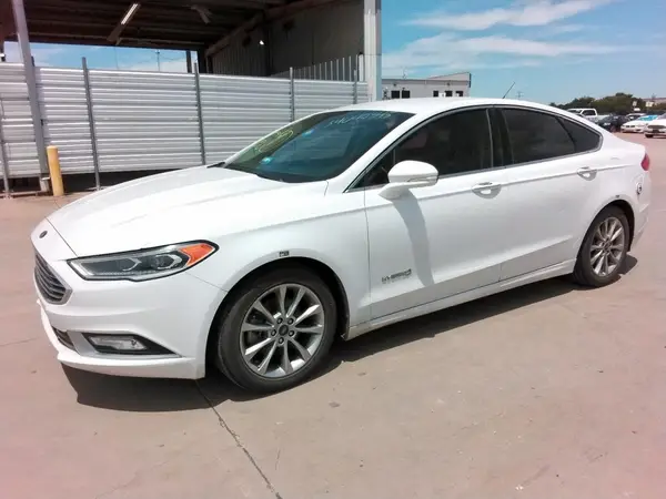 3FA6P0LUZHR410061 2017 FORD FUSION - Image 1