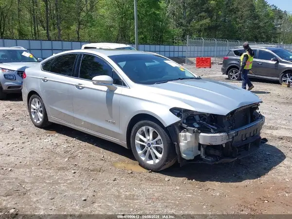 3FA6P0MU1KR137282 2019 FORD FUSION - Image 1