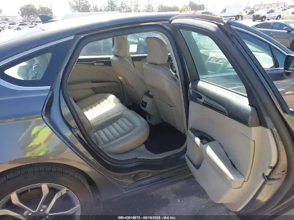 3FA6P0MU1KR239942 2019 FORD FUSION - Image 8