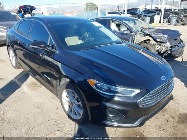 3FA6P0MU6KR235739 2019 FORD FUSION - Image 1