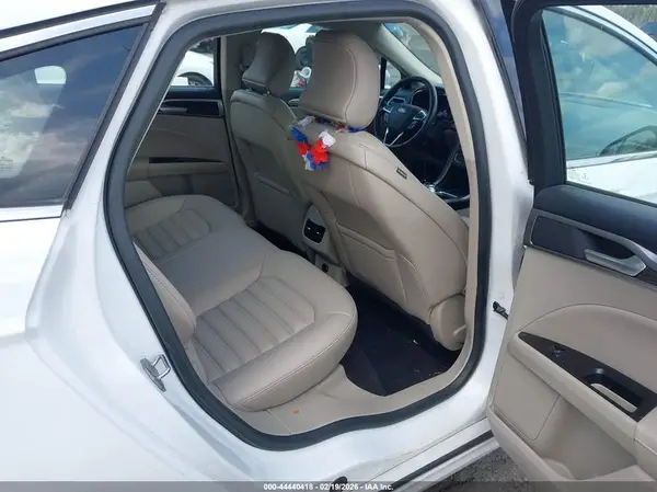 3FA6P0MU7KR137111 2019 FORD FUSION - Image 8