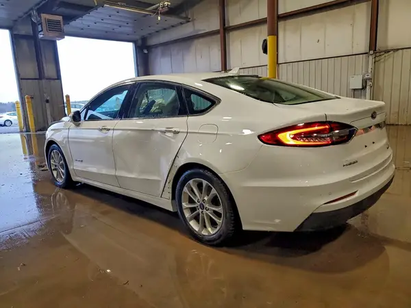 3FA6P0MU7KR256017 2019 FORD FUSION - Image 2