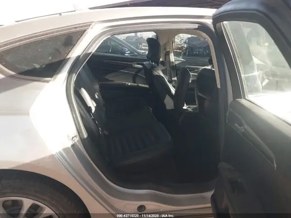 3FA6P0MU9KR135568 2019 FORD FUSION - Image 8