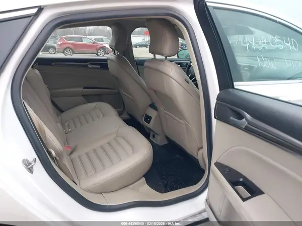 3FA6P0MU9KR257492 2019 FORD FUSION - Image 8