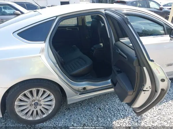3FA6P0PU4GR240599 2016 FORD FUSION - Image 8