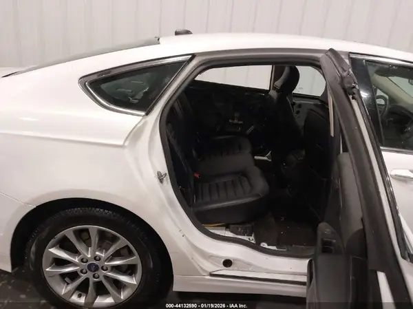 3FA6P0PU6HR352693 2017 FORD FUSION - Image 8