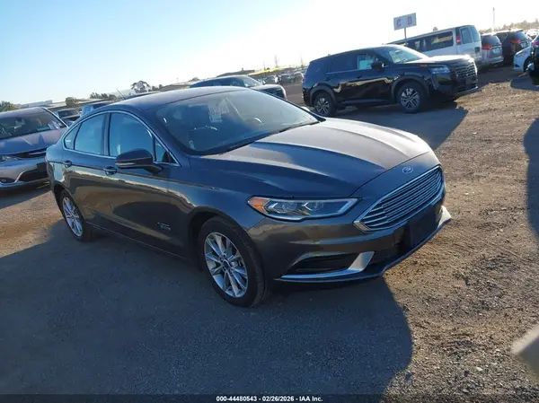 3FA6P0PU6JR271330 2018 FORD FUSION - Image 1