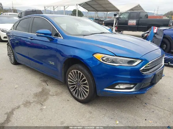 3FA6P0PU8HR329383 2017 FORD FUSION - Image 1