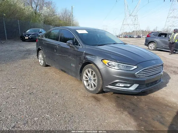 3FA6P0PUXHR352762 2017 FORD FUSION - Image 1