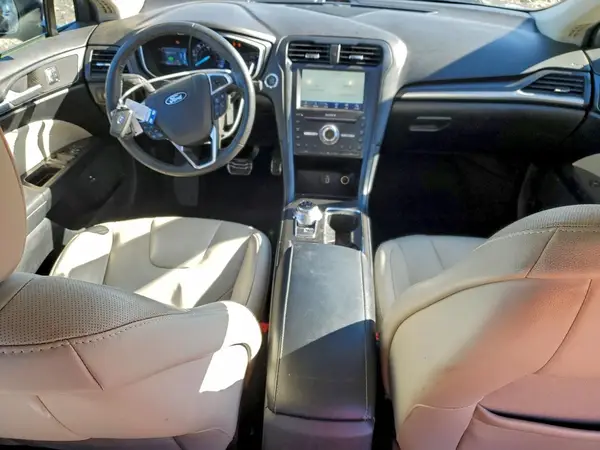 3FA6P0RU1JR250530 2018 FORD FUSION - Image 8