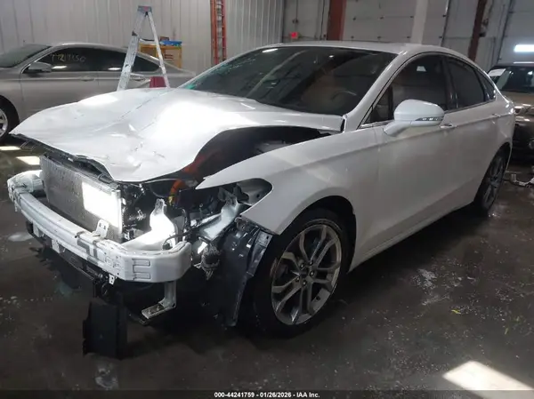 3FA6P0RU1LR260946 2020 FORD FUSION - Image 2