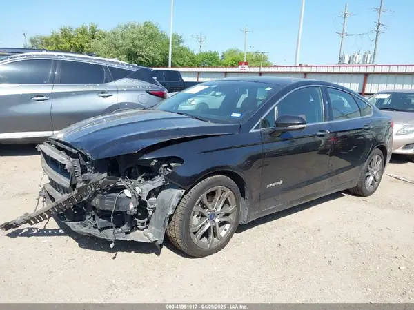 3FA6P0RU3KR207003 2019 FORD FUSION - Image 2