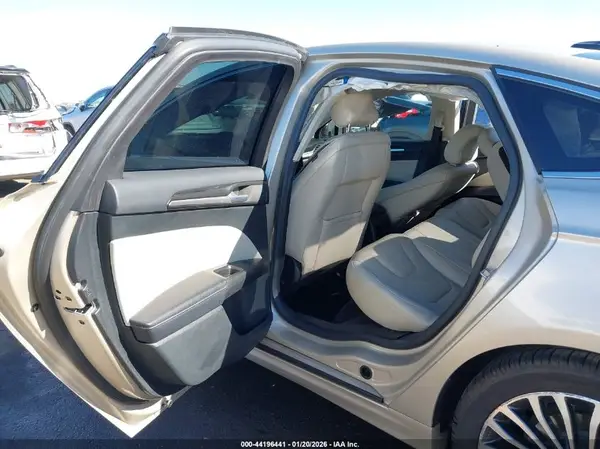 3FA6P0RU4HR110563 2017 FORD FUSION - Image 8