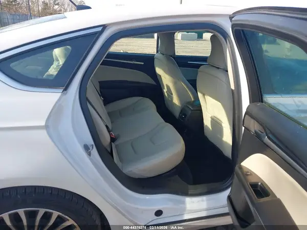 3FA6P0RU4JR141107 2018 FORD FUSION - Image 8