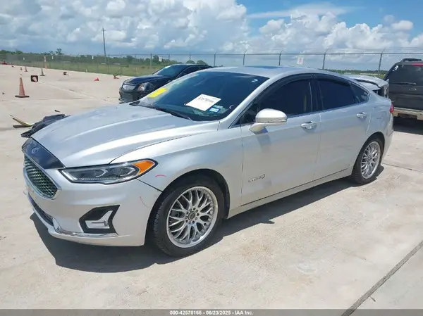 3FA6P0RU5KR202868 2019 FORD FUSION - Image 2