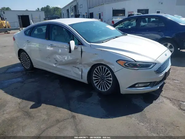 3FA6P0RU8HR360002 2017 FORD FUSION - Image 1