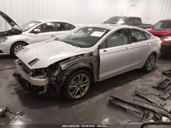 3FA6P0RU9KR105317 2019 FORD FUSION - Image 2