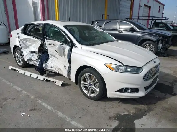 3FA6P0SU0GR320683 2016 FORD FUSION - Image 1