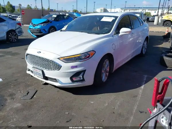 3FA6P0SU0KR215988 2019 FORD FUSION - Image 2