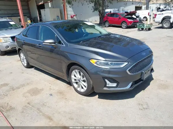 3FA6P0SU0KR216218 2019 FORD FUSION - Image 1