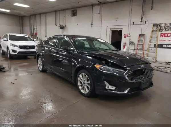3FA6P0SU1KR156868 2019 FORD FUSION - Image 1