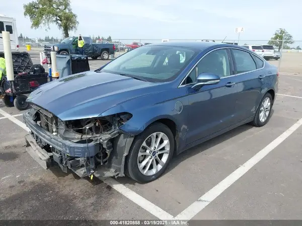 3FA6P0SU1KR252340 2019 FORD FUSION - Image 2