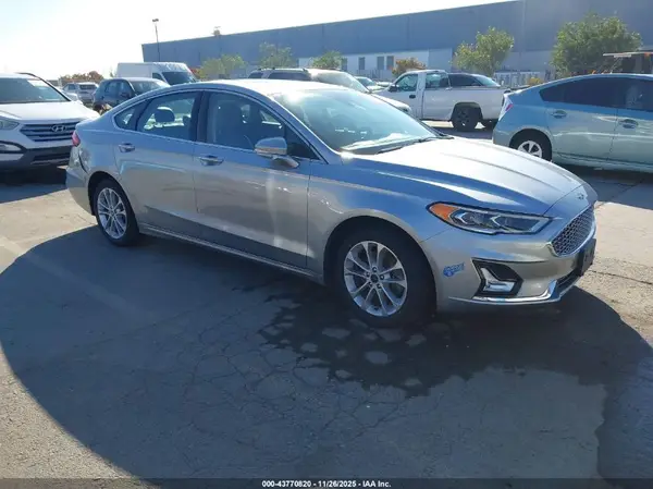 3FA6P0SU1LR227701 2020 FORD FUSION - Image 1