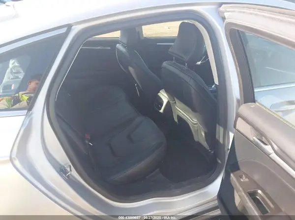 3FA6P0SU2HR208260 2017 FORD FUSION - Image 8