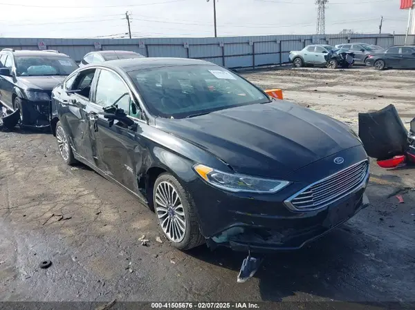 3FA6P0SU2HR313199 2017 FORD FUSION - Image 1