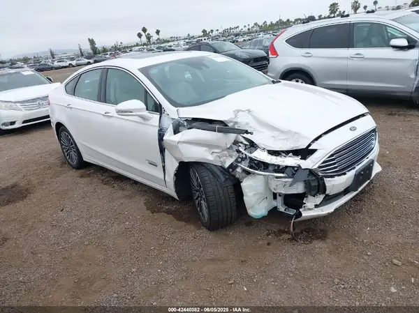 3FA6P0SU2HR379834 2017 FORD FUSION - Image 1